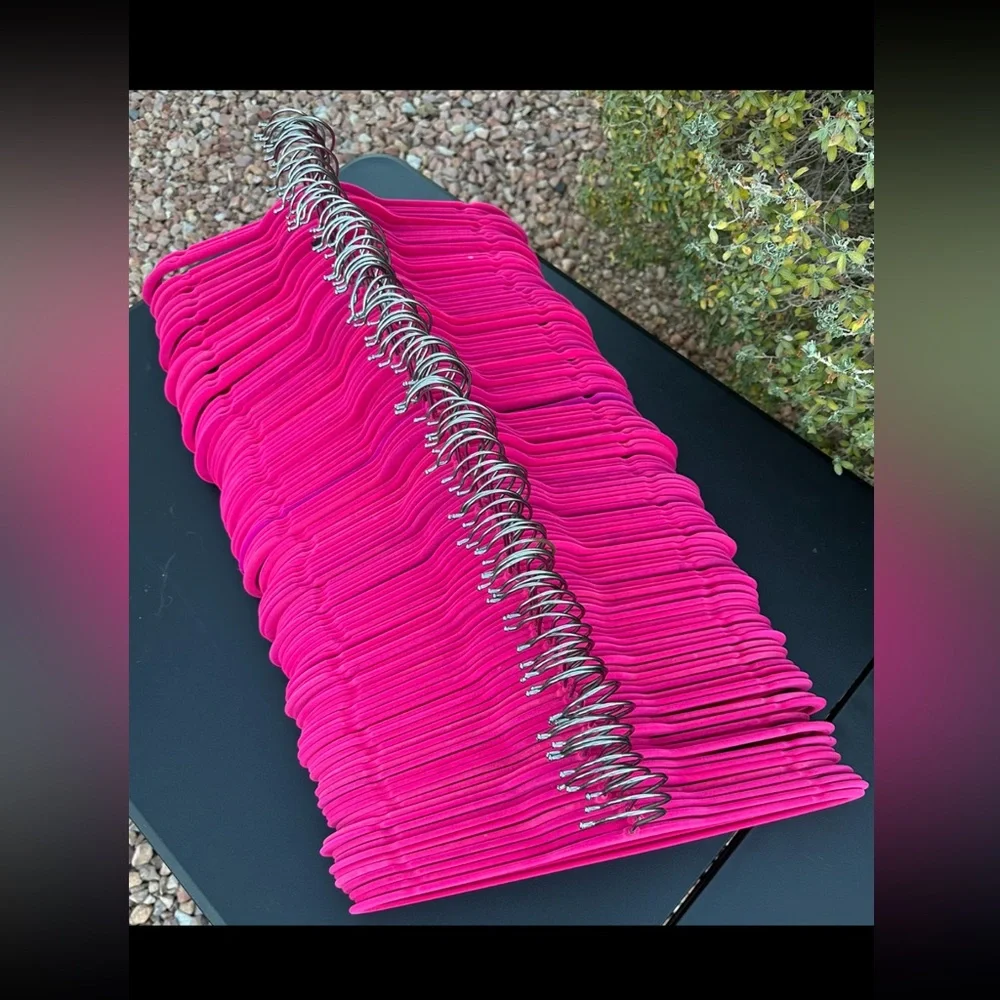 Velvet heavy duty Hangers set of 114 count, used in good condition.